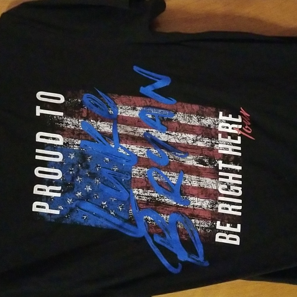 Luke Bryan Tshirt Size Small: A